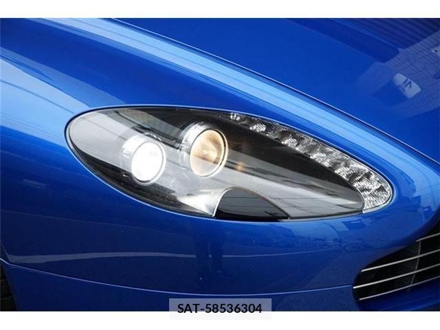 Aston Martin V8 2011-04 7964200-25