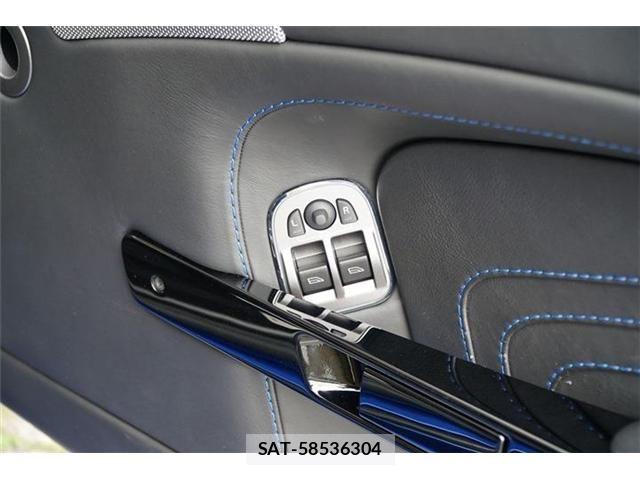 Aston Martin V8 2011-04 7964200-27