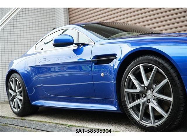 Aston Martin V8 2011-04 7964200-2