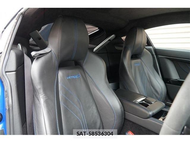 Aston Martin V8 2011-04 7964200-29