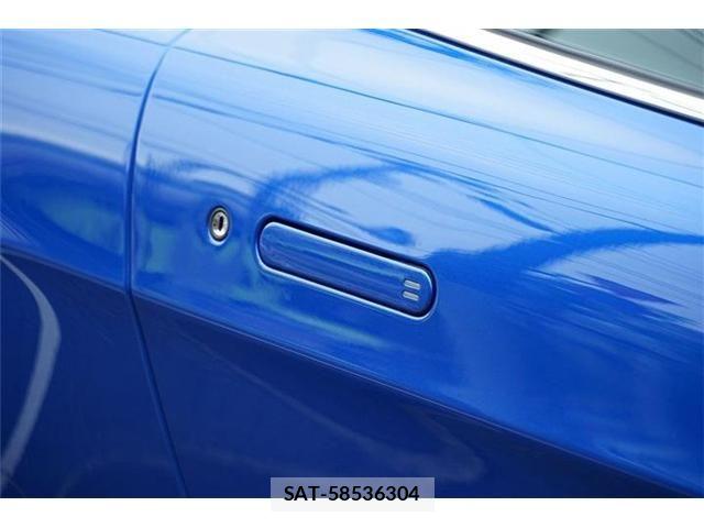 Aston Martin V8 2011-04 7964200-5
