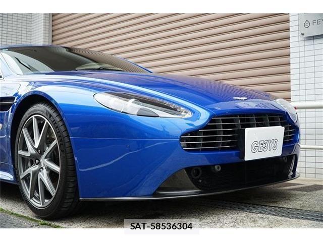 Aston Martin V8 2011-04 7964200-7