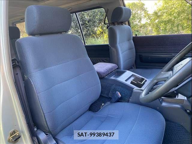 Nissan LARGO 1987-11 8884517-16