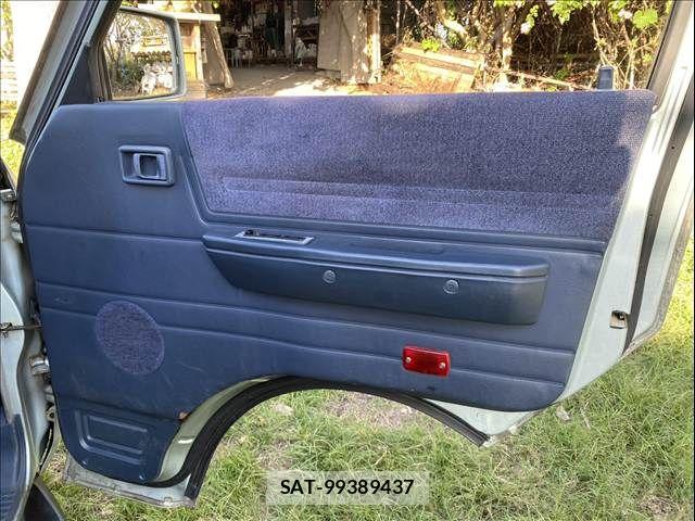 Nissan LARGO 1987-11 8884517-20