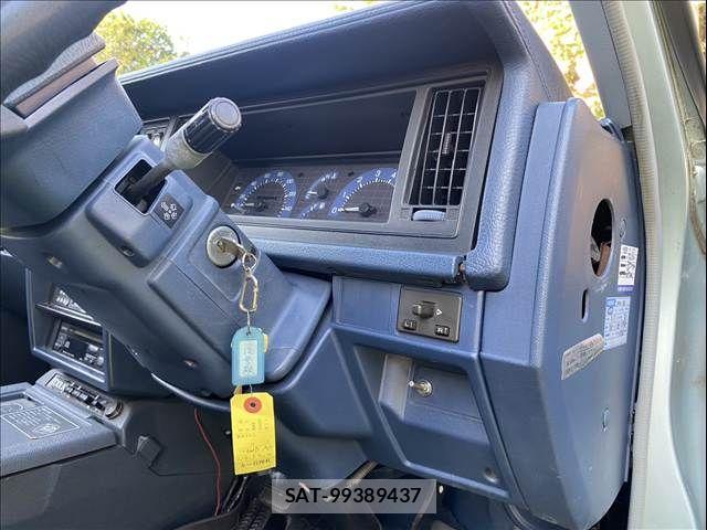 Nissan LARGO 1987-11 8884517-21