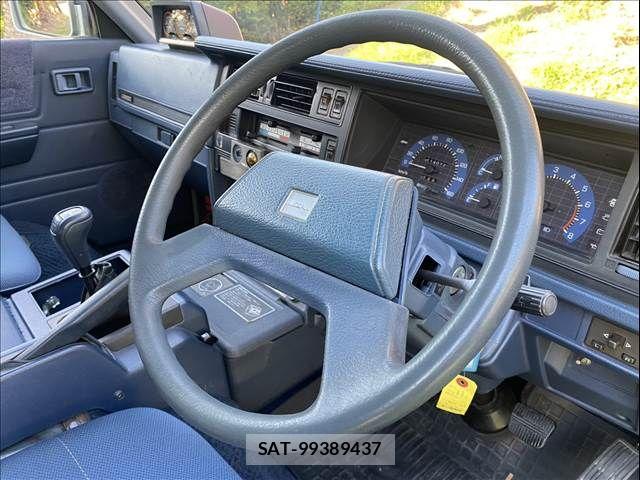 Nissan LARGO 1987-11 8884517-22