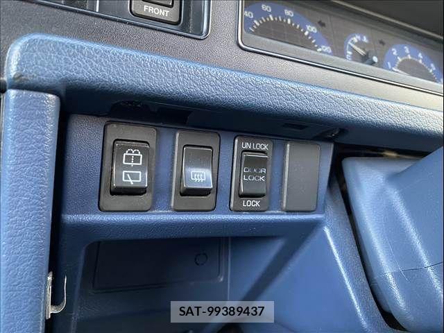 Nissan LARGO 1987-11 8884517-26