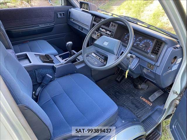 Nissan LARGO 1987-11 8884517-2