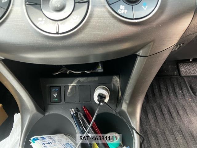 Toyota VANGUARD 2012-11 8210768-19