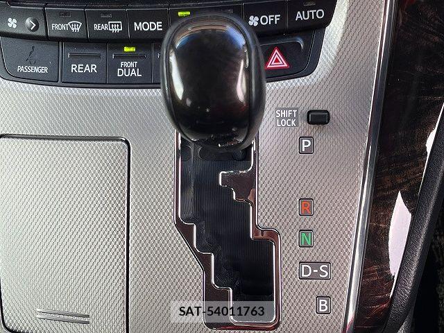 Toyota VELLFIRE 2013-10 6691332-19