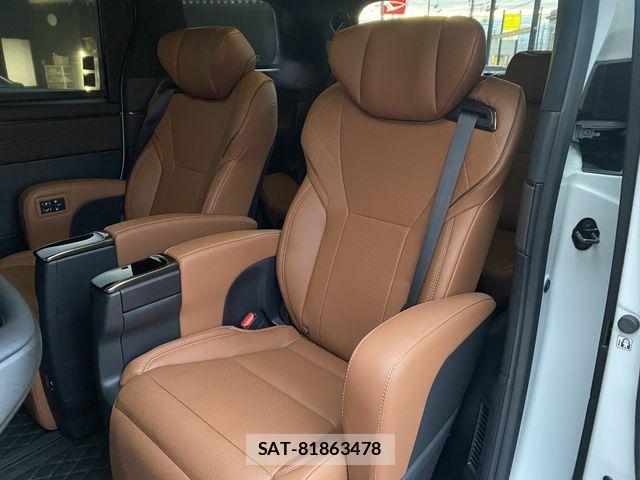 Toyota VELLFIRE 2024-04 6817711-11