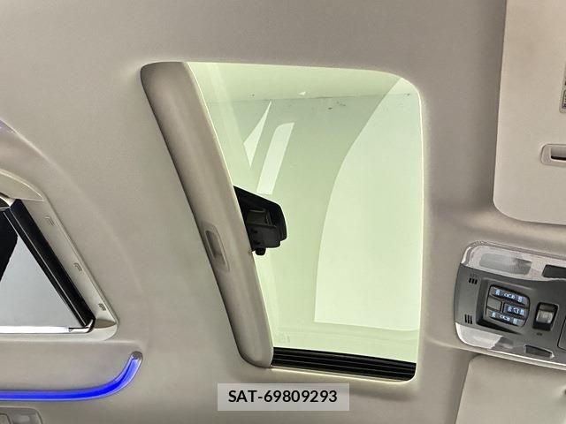 Toyota VELLFIRE 2017-03 7330833-4