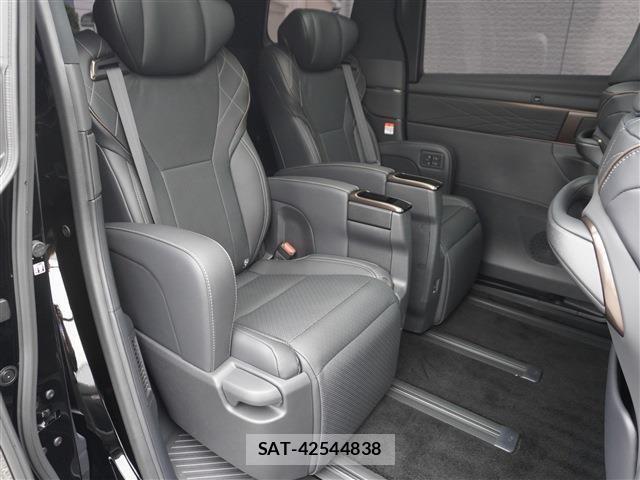 Toyota VELLFIRE 2026-01 7330818-7