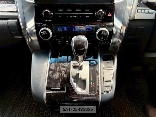 Toyota VELLFIRE 2021-04 7394608-27