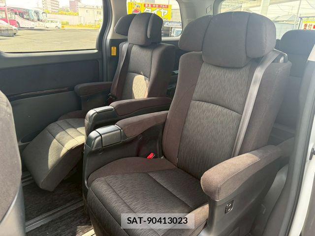 Toyota VELLFIRE 2012-11 7458559-4