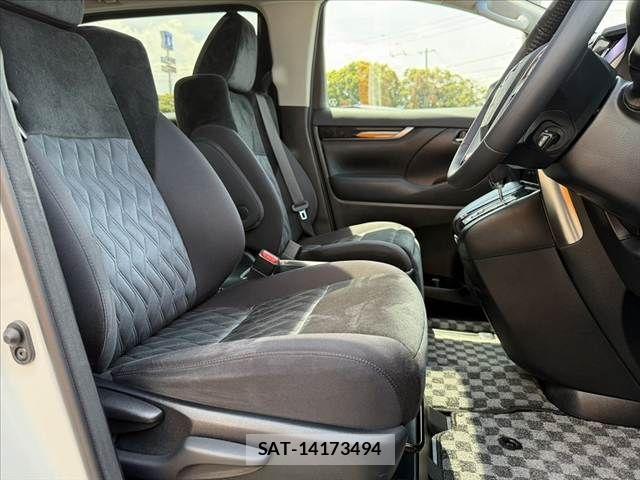 Toyota VELLFIRE 2018-05 7458553-15