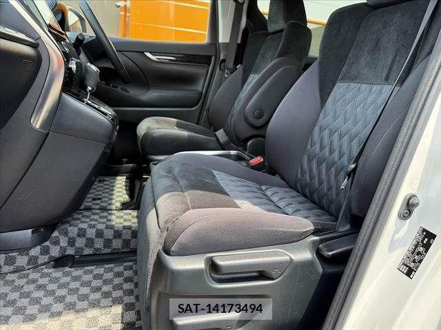 Toyota VELLFIRE 2018-05 7458553-16