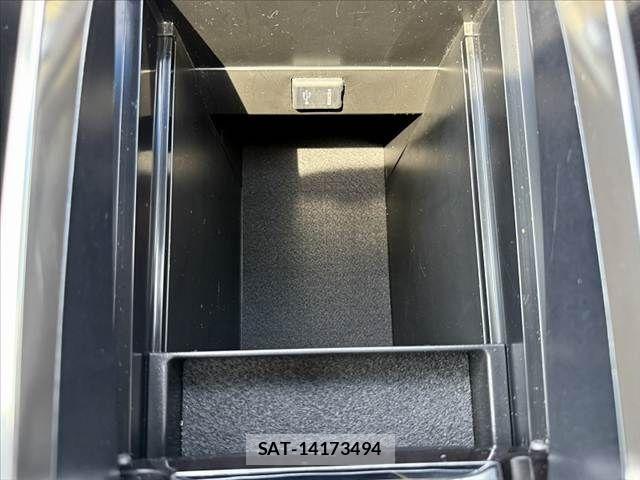 Toyota VELLFIRE 2018-05 7458553-29