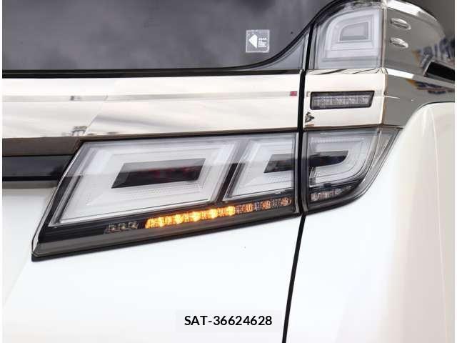 Toyota VELLFIRE 2018-06 8038901-17