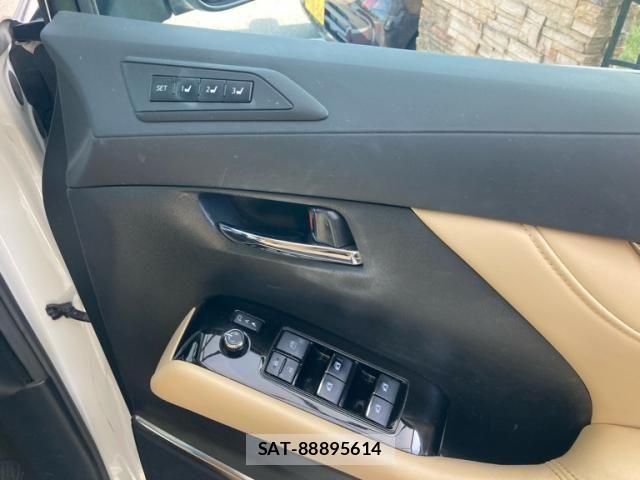 Toyota VELLFIRE 2018-03 8102404-16
