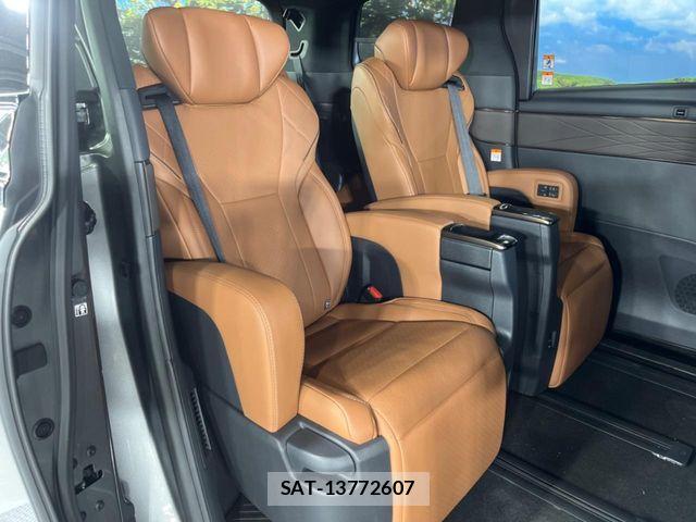 Toyota VELLFIRE 2026-04 8102379-11