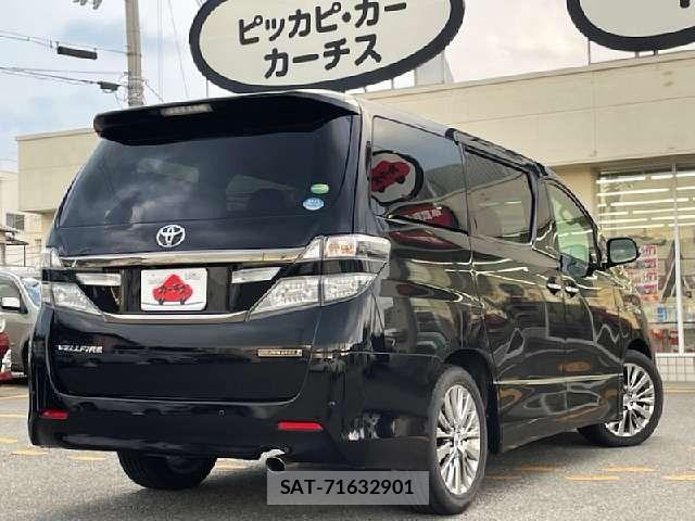 Toyota VELLFIRE 2013-12 8210800-2