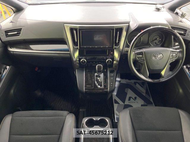 Toyota VELLFIRE 2017-06 8210781-1