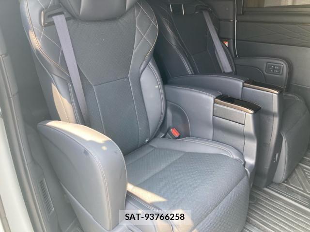Toyota VELLFIRE 2025-08 8210772-13