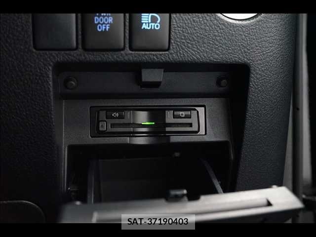 Toyota VELLFIRE 2018-10 8210779-7