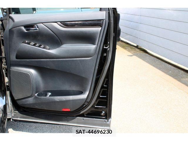 Toyota VELLFIRE 2019-03 8247017-14