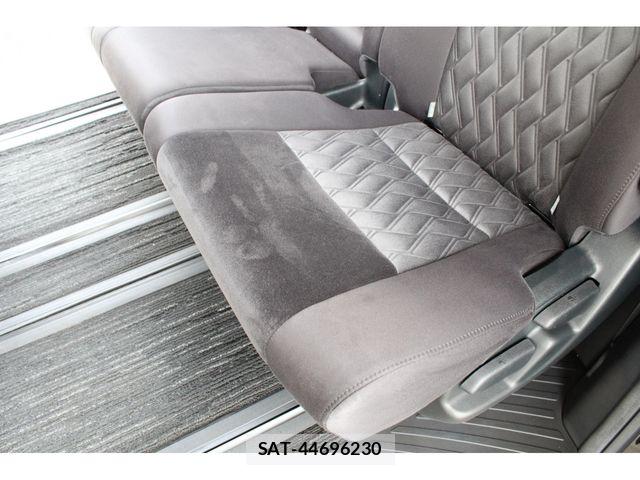 Toyota VELLFIRE 2019-03 8247017-18