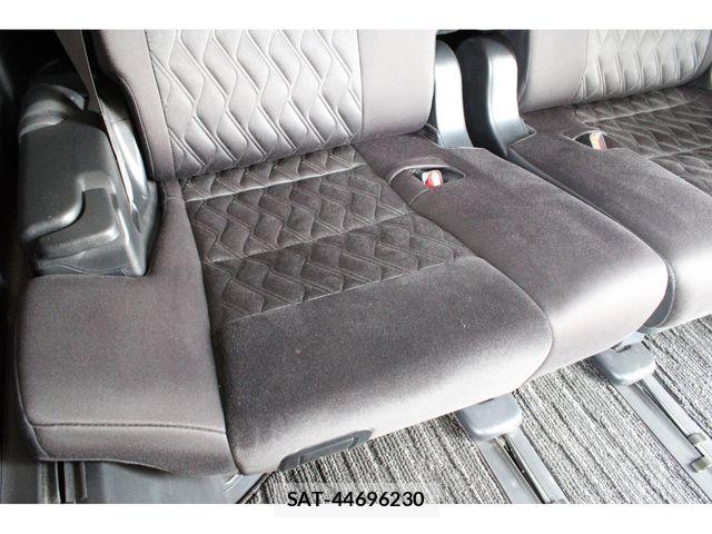 Toyota VELLFIRE 2019-03 8247017-19