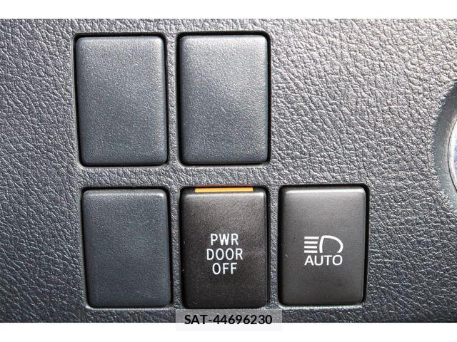 Toyota VELLFIRE 2019-03 8247017-21
