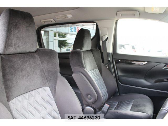 Toyota VELLFIRE 2019-03 8247017-2