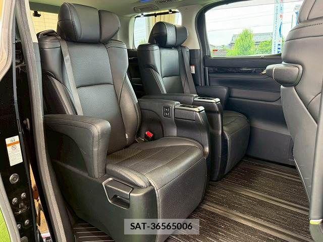 Toyota VELLFIRE 2018-05 8247011-10