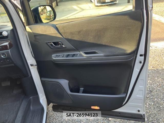 Toyota VELLFIRE 2013-04 8317804-19