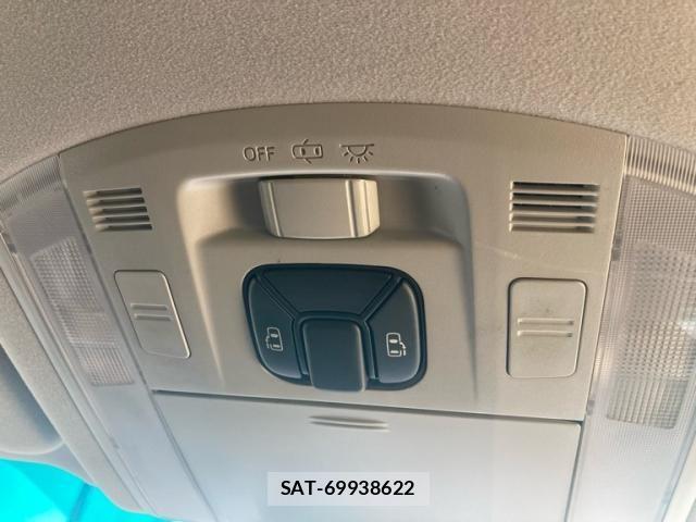 Toyota VELLFIRE 2013-02 8338320-18