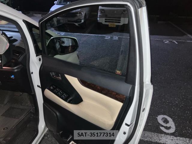 Toyota VELLFIRE 2019-04 8355827-18