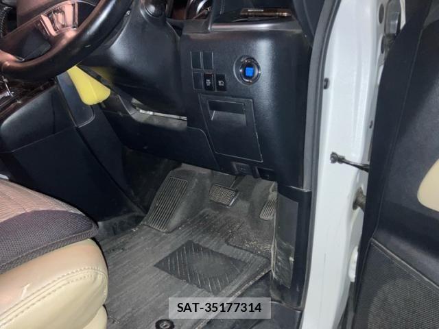 Toyota VELLFIRE 2019-04 8355827-22