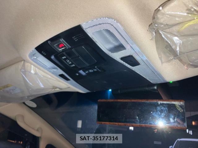 Toyota VELLFIRE 2019-04 8355827-24