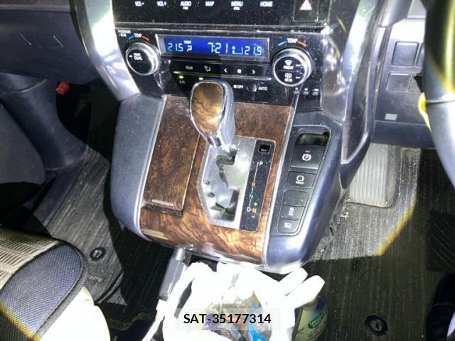 Toyota VELLFIRE 2019-04 8355827-26