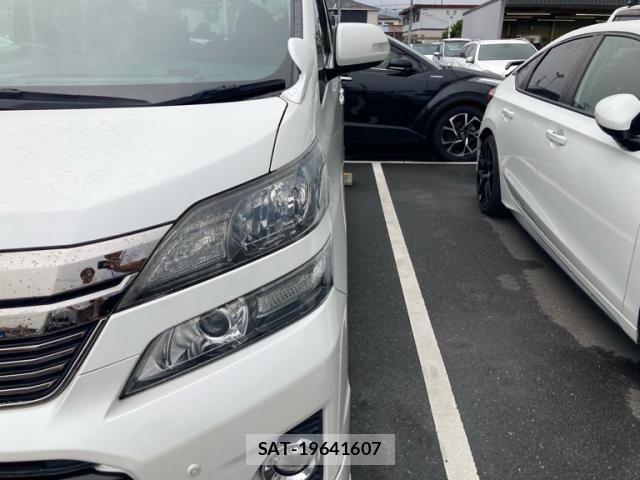 Toyota VELLFIRE 2014-07 8372318-4