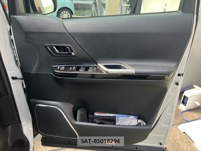 Toyota VELLFIRE 2014-10 8458684-15