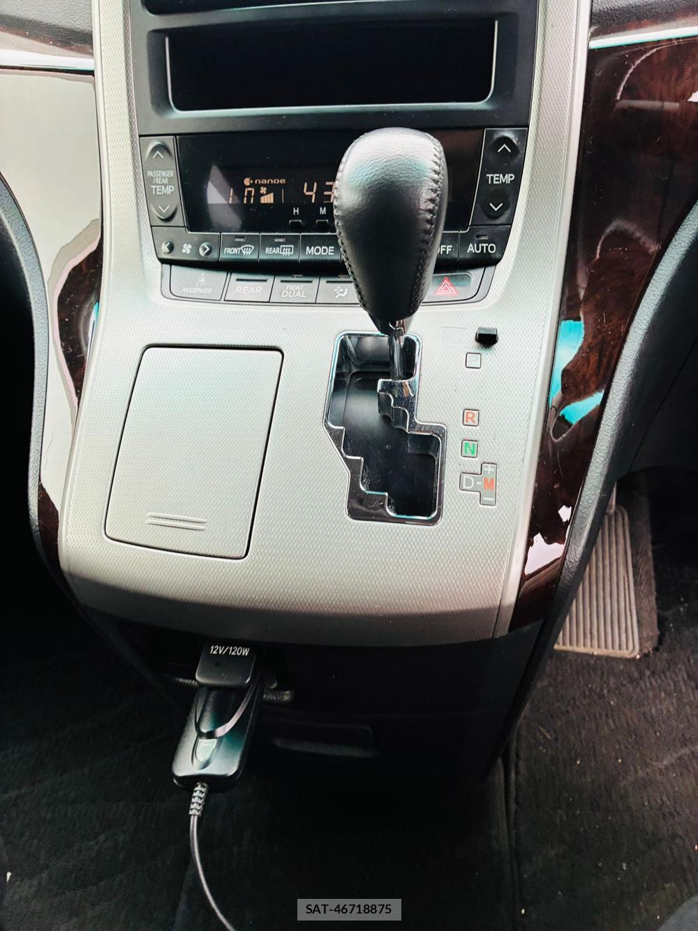 Toyota VELLFIRE 2012-04 8427869-16