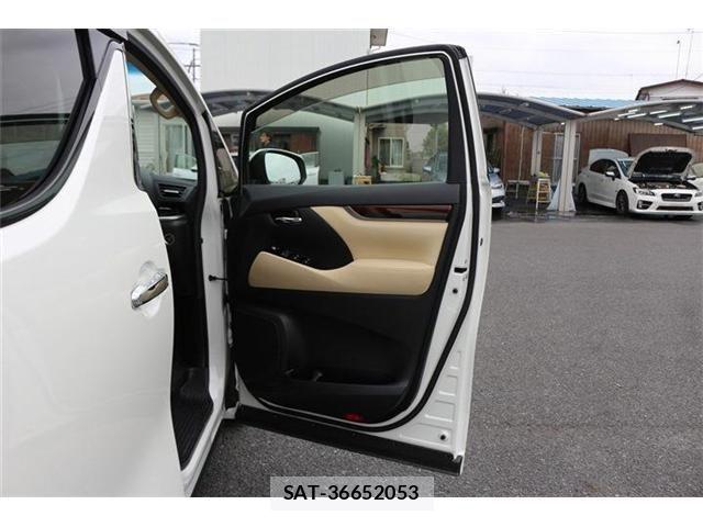 Toyota VELLFIRE 2017-06 8686828-24