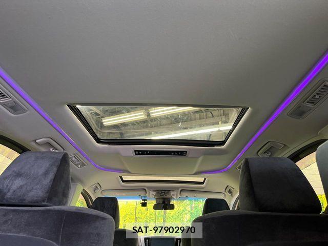 Toyota VELLFIRE 2018-03 8782443-4