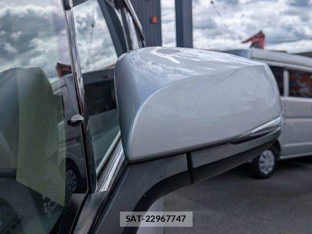 Toyota VELLFIRE 2017-05 8850955-28