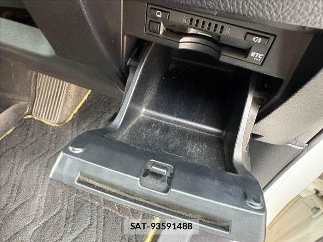 Toyota VELLFIRE 2017-09 8882726-27