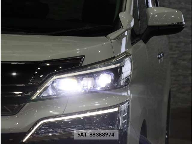 Toyota VELLFIRE 2019-04 8882711-11