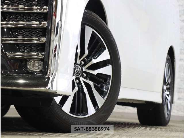 Toyota VELLFIRE 2019-04 8882711-15